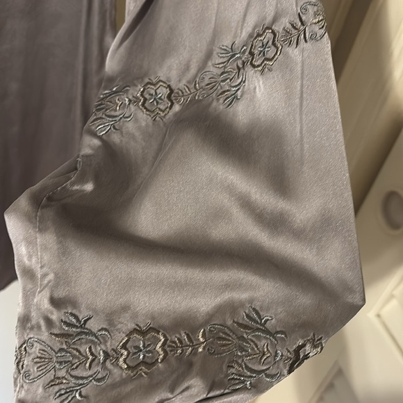 Sundance 100% Silk Embroidered Top - Picture 9 of 10